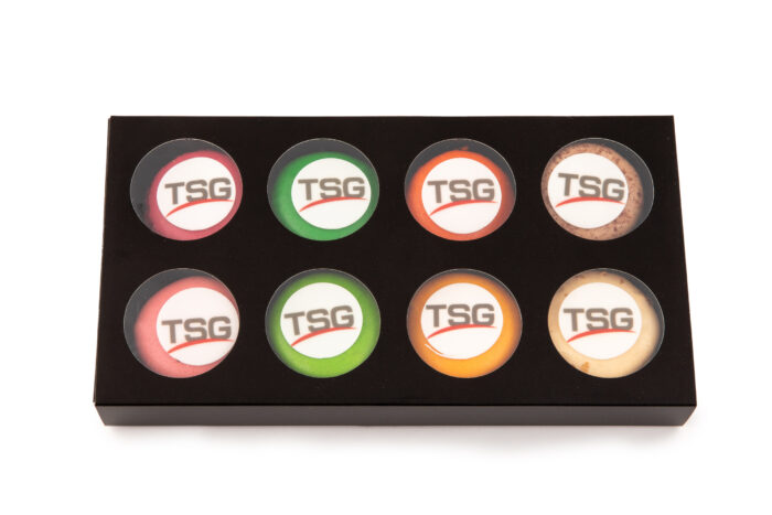 acht macarons met of zonder logo naar keuze