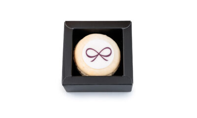 één macaron (met of zonder logo)