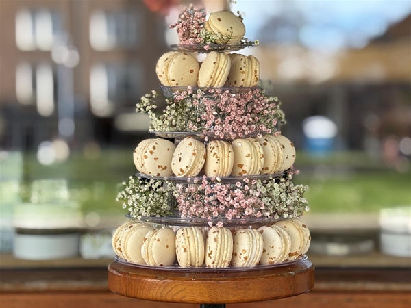 Opgemaakte macaron toren - 42 macarons